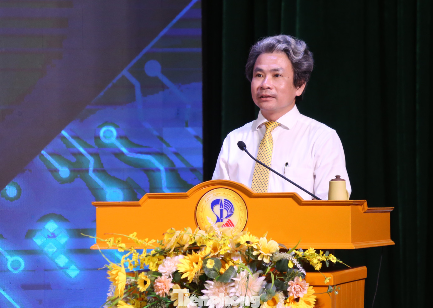 PGS.TS Võ Văn Minh - Hiệu trưởng Trường ĐH Sư phạm - ĐH Đà Nẵng phát biểu tại ngày hội. PGS.TS Võ Văn Minh - Hiệu trưởng Trường ĐH Sư phạm - ĐH Đà Nẵng phát biểu tại ngày hội.