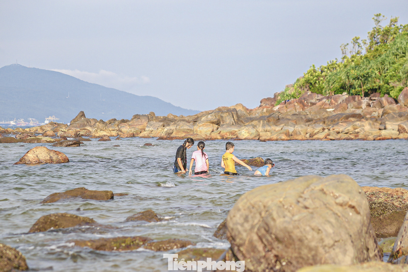 ...và tắm mát giữa những ngày hè nóng nực.