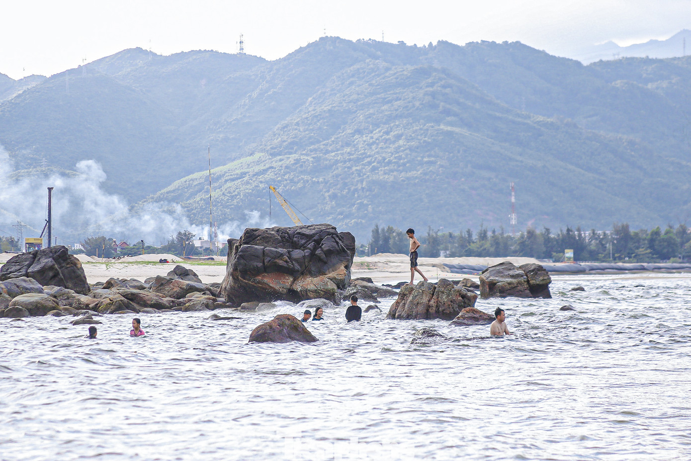 ...và tắm mát giữa những ngày hè nóng nực.