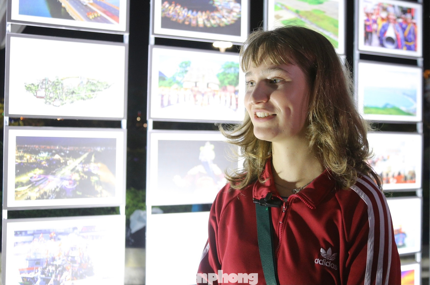 Zoe Laila - du khách đến từ Đức - cho biết: "Tôi rất thích sự kiện ngày hôm nay bởi đây là một nét đẹp văn hóa của người dân Việt Nam. Những bức ảnh đã thể hiện được hoạt động, nét đẹp của con người nơi đây." Zoe Laila - du khách đến từ Đức - cho biết: "Tôi rất thích sự kiện ngày hôm nay bởi đây là một nét đẹp văn hóa của người dân Việt Nam. Những bức ảnh đã thể hiện được hoạt động, nét đẹp của con người nơi đây."