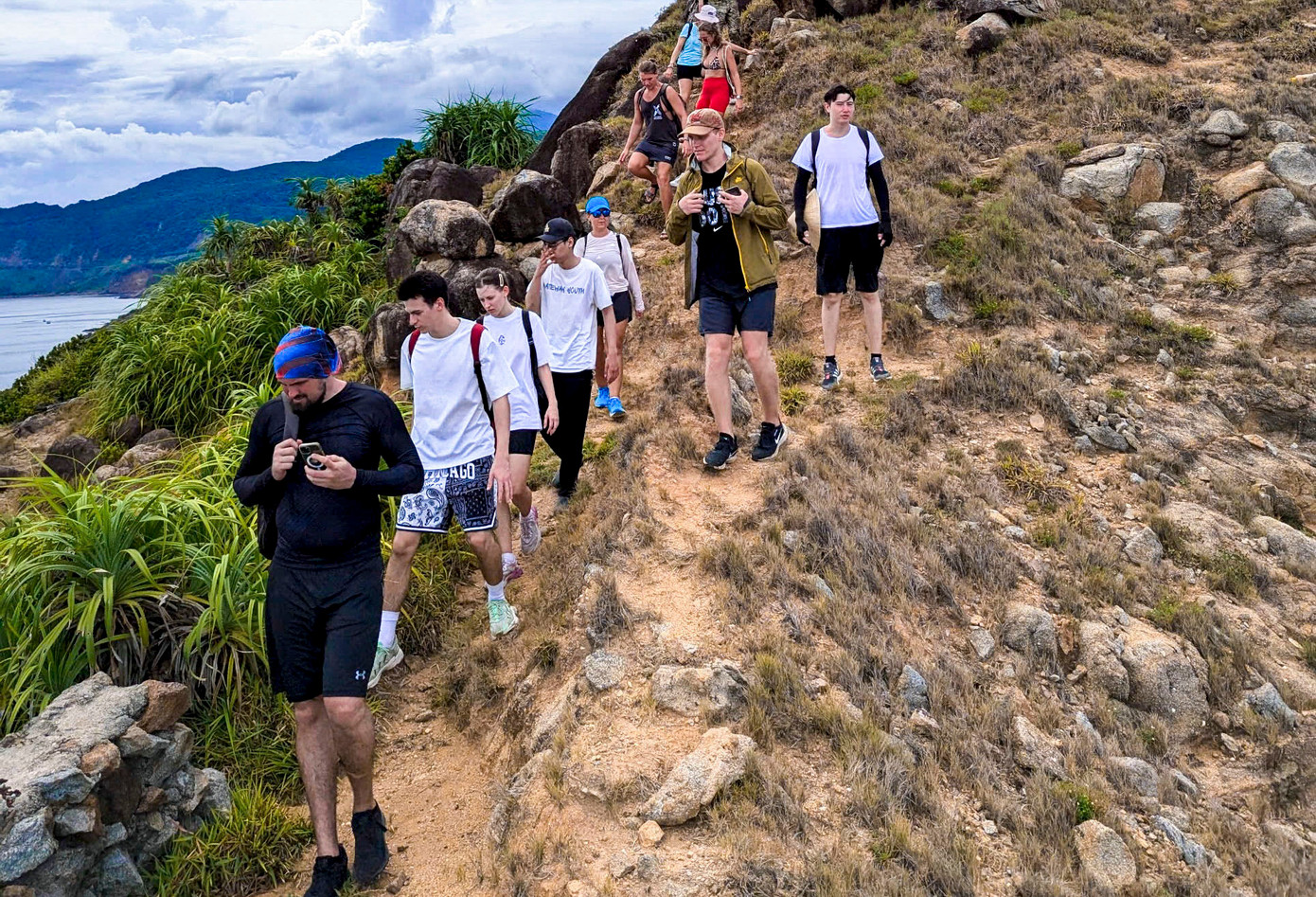 Nhiều đoàn khách nước ngoài hào hứng khi được tham quan, trải nghiệm thực tế.