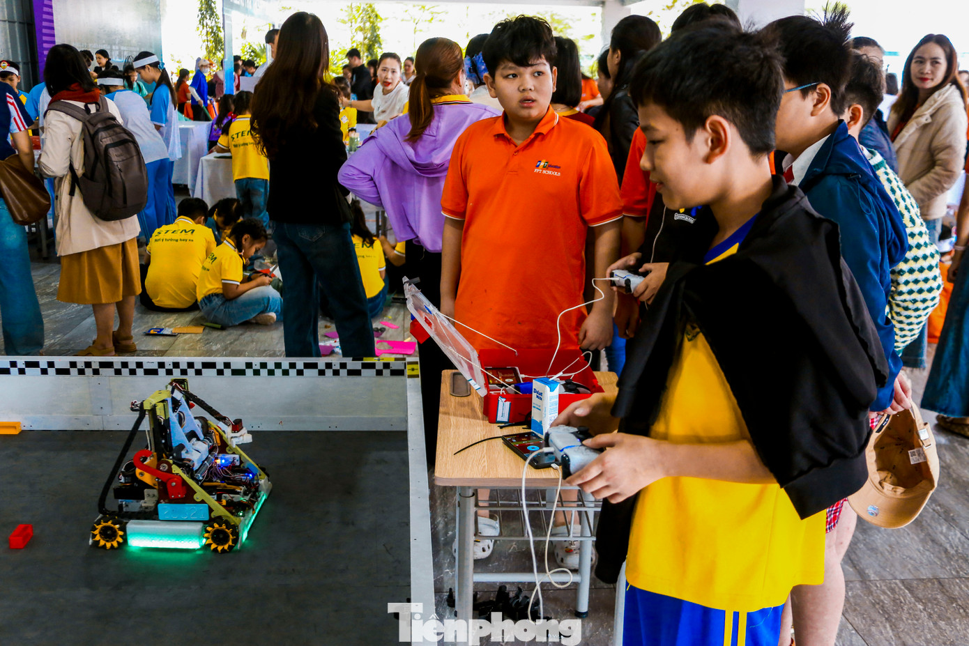 Học sinh thích thú, hào hứng khi được trải nghiệm các hoạt động.