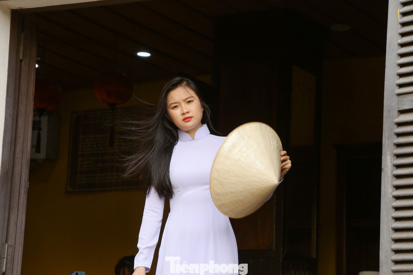 Các bạn trẻ xúng xính check-in trong buổi chiều mát tại Hội An. Các bạn trẻ xúng xính check-in trong buổi chiều mát tại Hội An.