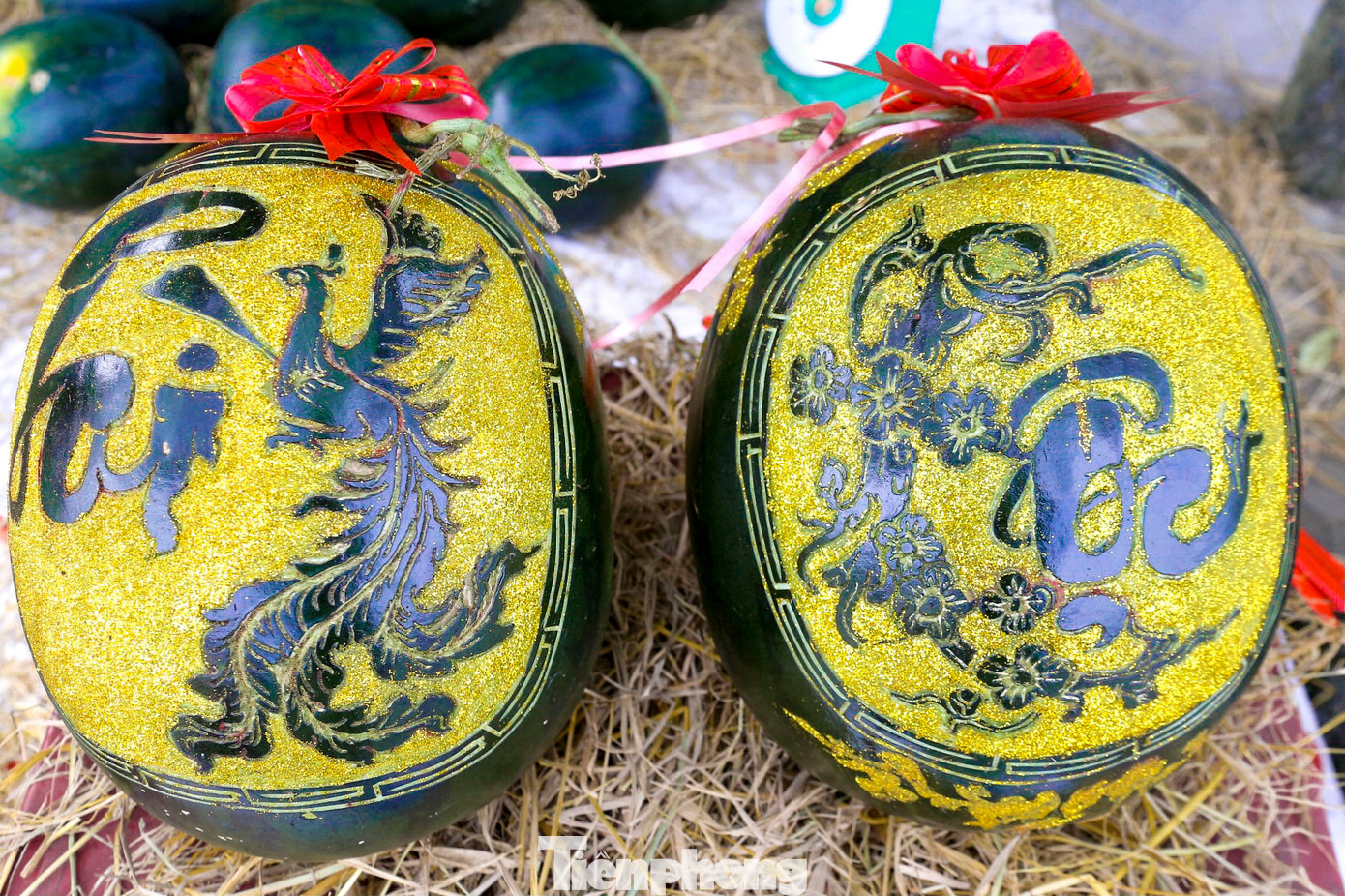 Những quả dưa được khắc họa tiết đẹp mắt.