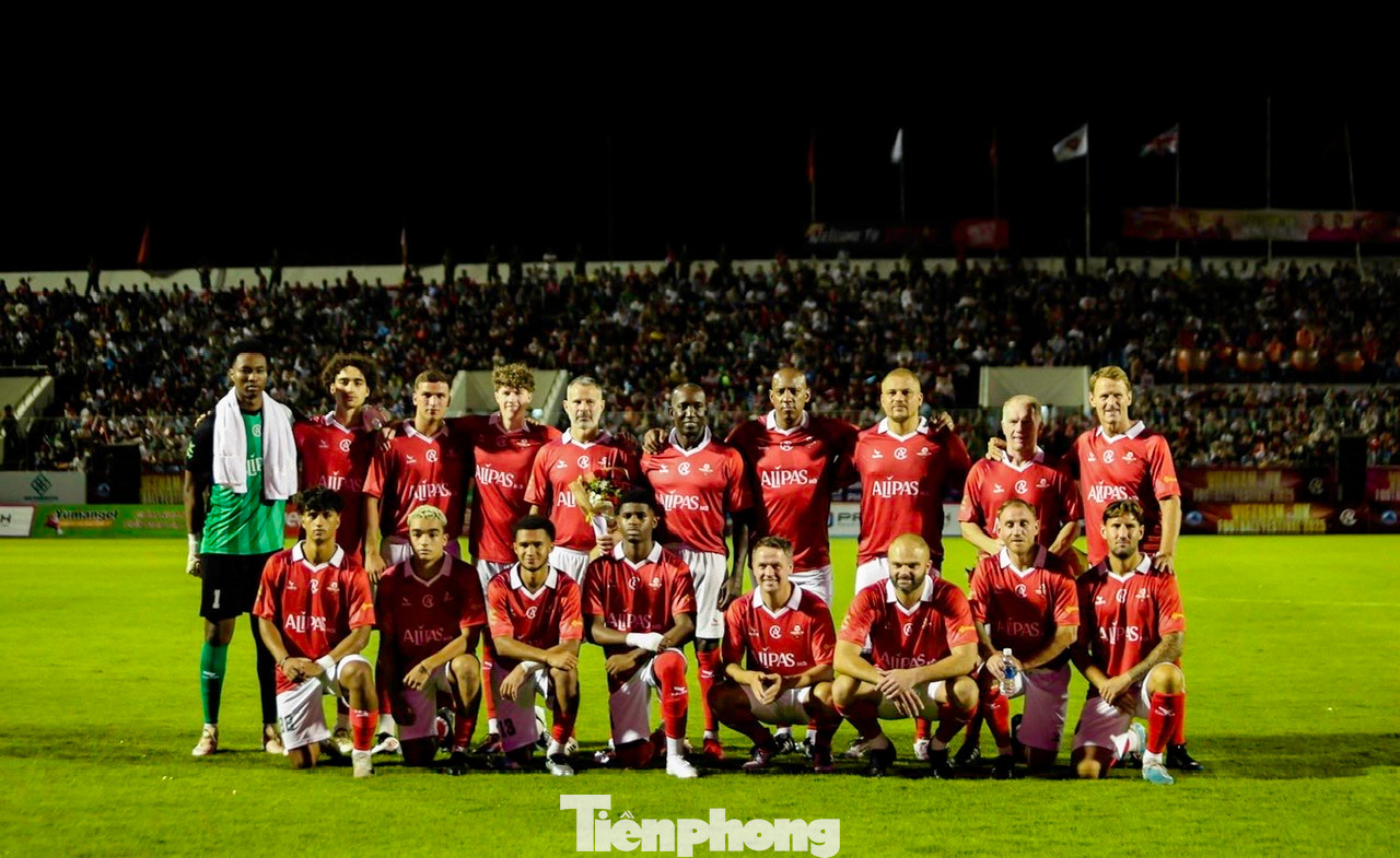 Sự kiện đánh dấu kỷ niệm 52 năm thiết lập quan hệ ngoại giao Việt Nam - Vương quốc Anh. Trận đấu quy tụ nhiều tên tuổi lớn của bóng đá như Ryan Giggs, Paul Scholes, Michael Owen, Dwight Yorke, cùng các cựu tuyển thủ Việt Nam như Công Vinh, Huỳnh Đức, Văn Quyết, Minh Phương... và các nghệ sĩ nổi tiếng như Độ Mixi, Đỗ Kim Phúc...