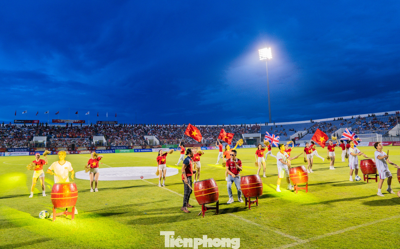 Trận đấu khép lại trong không khí hân hoan và buổi giao lưu thể thao, văn hóa nhiều ý nghĩa giữa hai quốc gia và các thế hệ cầu thủ.