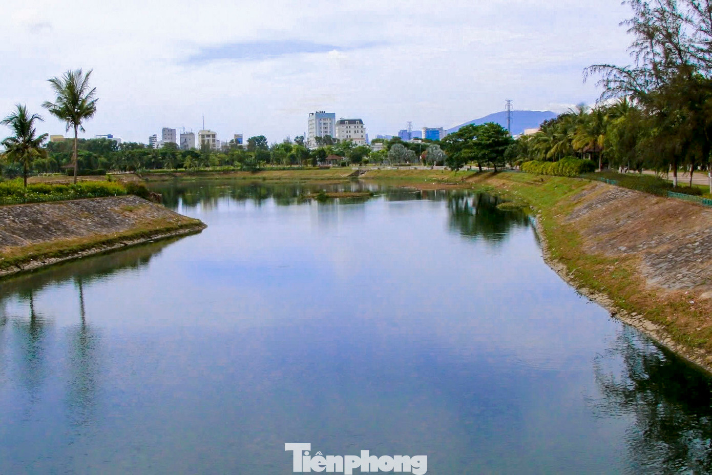 Bùn sau khi nạo vét sẽ được vận chuyển đến khu vực mỏ Hồ Chuồn (xã Hòa Ninh, huyện Hòa Vang) hoặc các vị trí khác trên địa bàn thành phố theo quy định. Ngoài ra, dự án cũng thực hiện cải tạo, gia cố kè xung quanh khu vực hồ với diện tích khoảng 1.625m2.