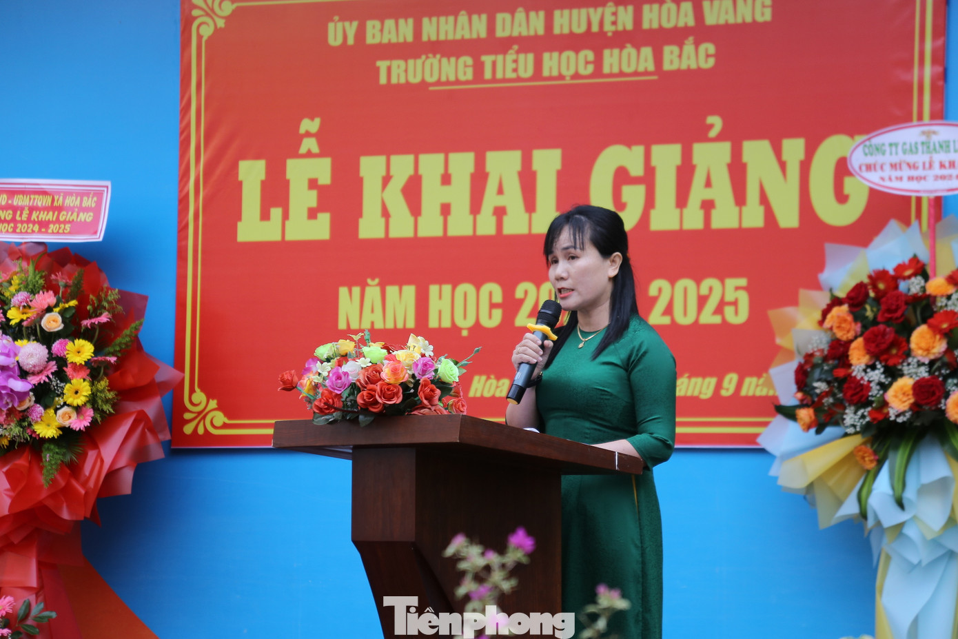 Cô Lê Thị Thanh Xuân - Hiệu trưởng Trường Tiểu học Hòa Bắc cho biết: Năm học 2024 - 2025, trường có tổng số 324 học sinh, trong đó có 95 em là đồng bào người Cơ Tu, 11 em là người khuyết tật và 61 em lần đầu tiên dự khai giảng vào lớp 1. Cô Lê Thị Thanh Xuân - Hiệu trưởng Trường Tiểu học Hòa Bắc cho biết: Năm học 2024 - 2025, trường có tổng số 324 học sinh, trong đó có 95 em là đồng bào người Cơ Tu, 11 em là người khuyết tật và 61 em lần đầu tiên dự khai giảng vào lớp 1.