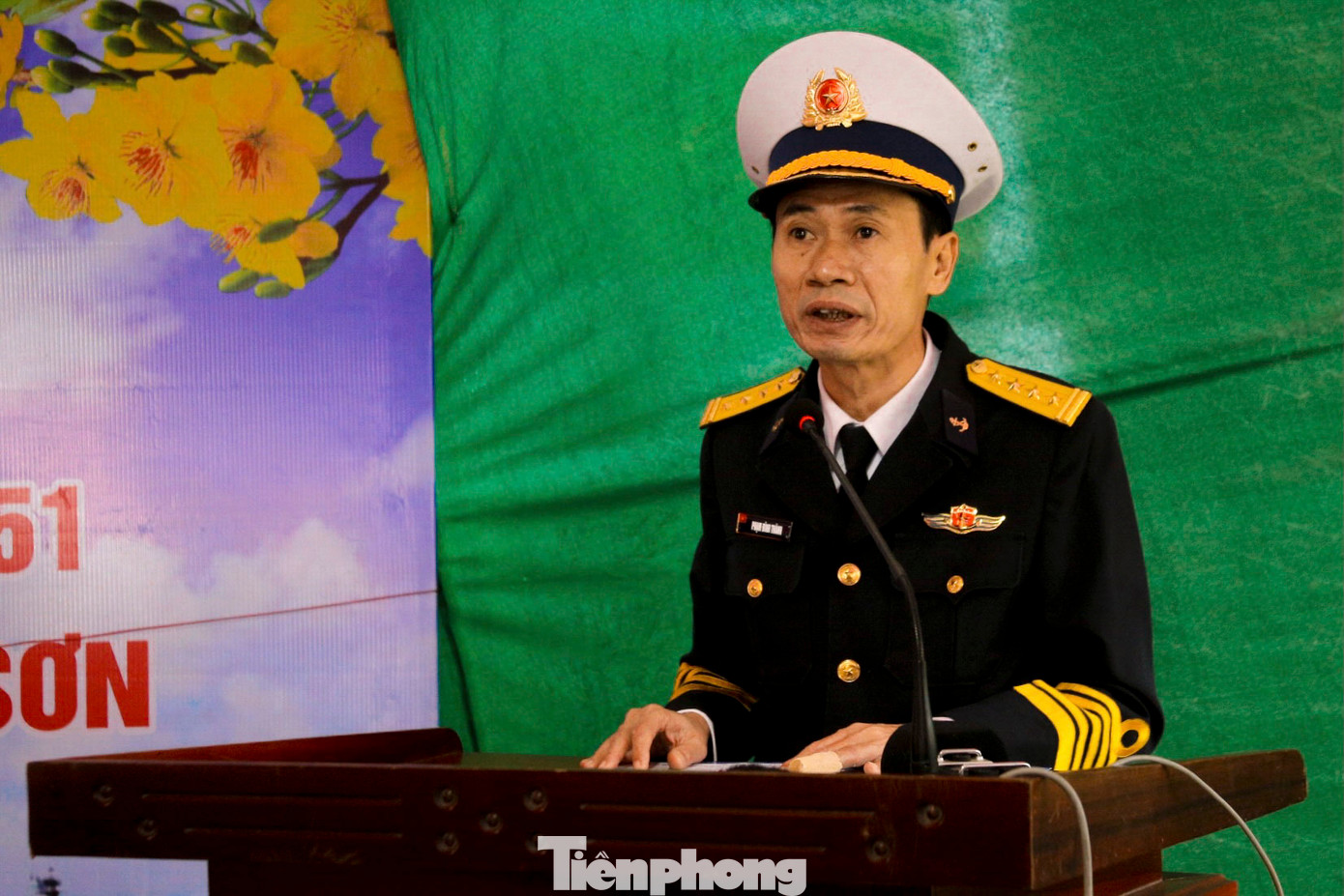 Đại tá Phạm Đình Thành - Phó Chính ủy Vùng 3 Hải quân, Trưởng đoàn công tác cho biết: Trạm Radar 550 trong năm vừa qua thực hiện nhiệm vụ trong tình hình khu vực biển diễn biến phức tạp, đặc biệt tàu cá nước ngoài thường xuyên xâm nhập vùng biển nước ta. Tuy nhiên cán bộ, chiến sĩ của Trạm 550 đã cùng với quân, dân trên huyện đảo đoàn kết, nỗ lực phấn đấu, vượt qua khó khăn, thử thách, hoàn thành tốt nhiệm vụ. Thủ trưởng Bộ Tư lệnh Vùng biểu dương, ghi nhận những đóng góp, nỗ lực và thành tích của các đồng chí.