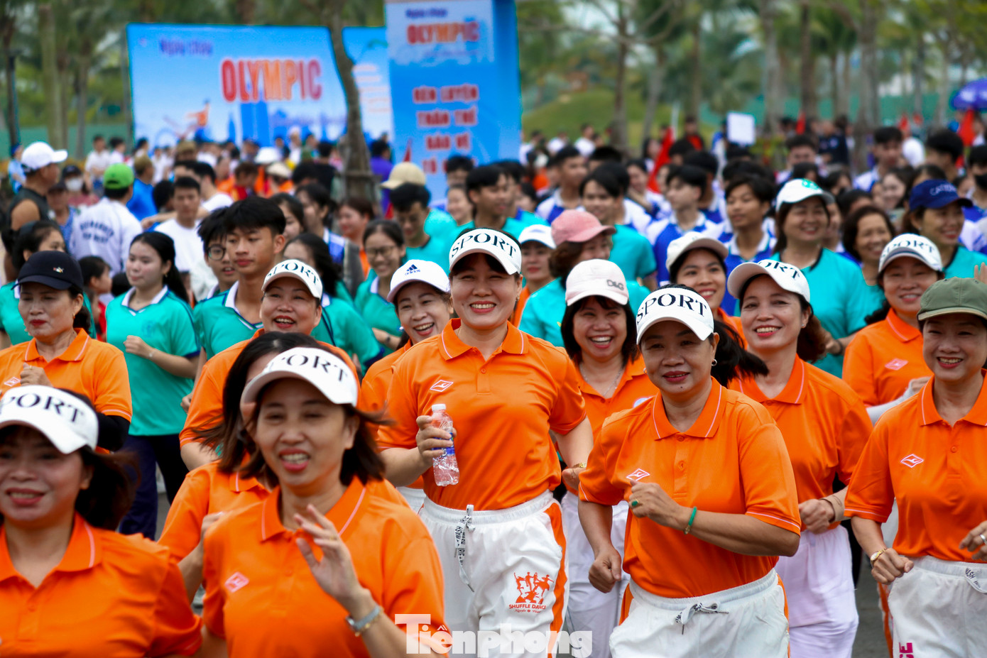 Đông đảo người dân tham gia hưởng ứng ngày chạy Olympic. Đông đảo người dân tham gia hưởng ứng ngày chạy Olympic.