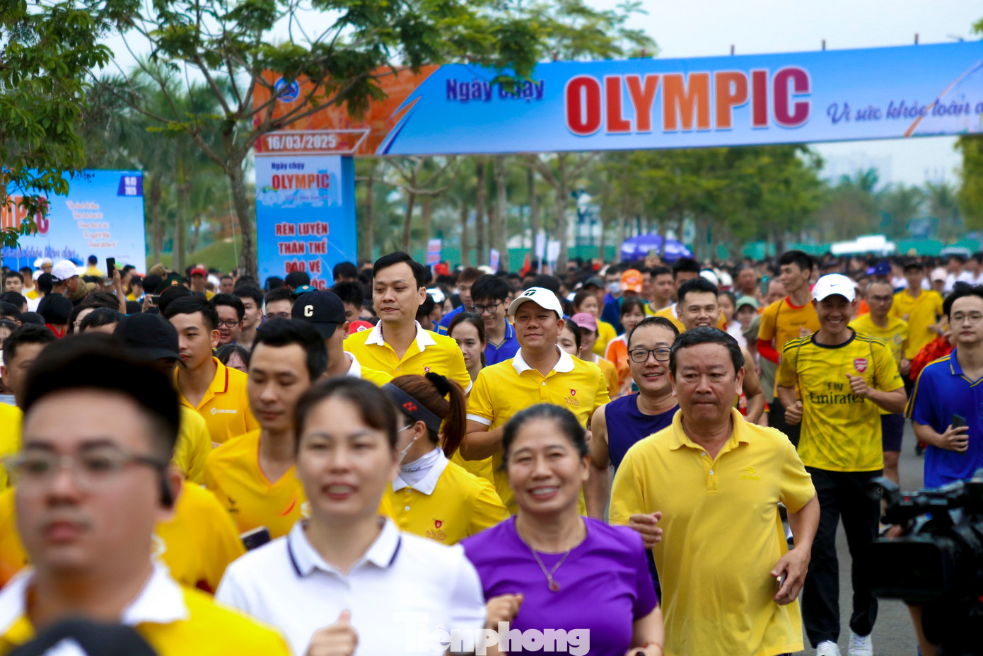 Đông đảo người dân tham gia hưởng ứng ngày chạy Olympic. Đông đảo người dân tham gia hưởng ứng ngày chạy Olympic.