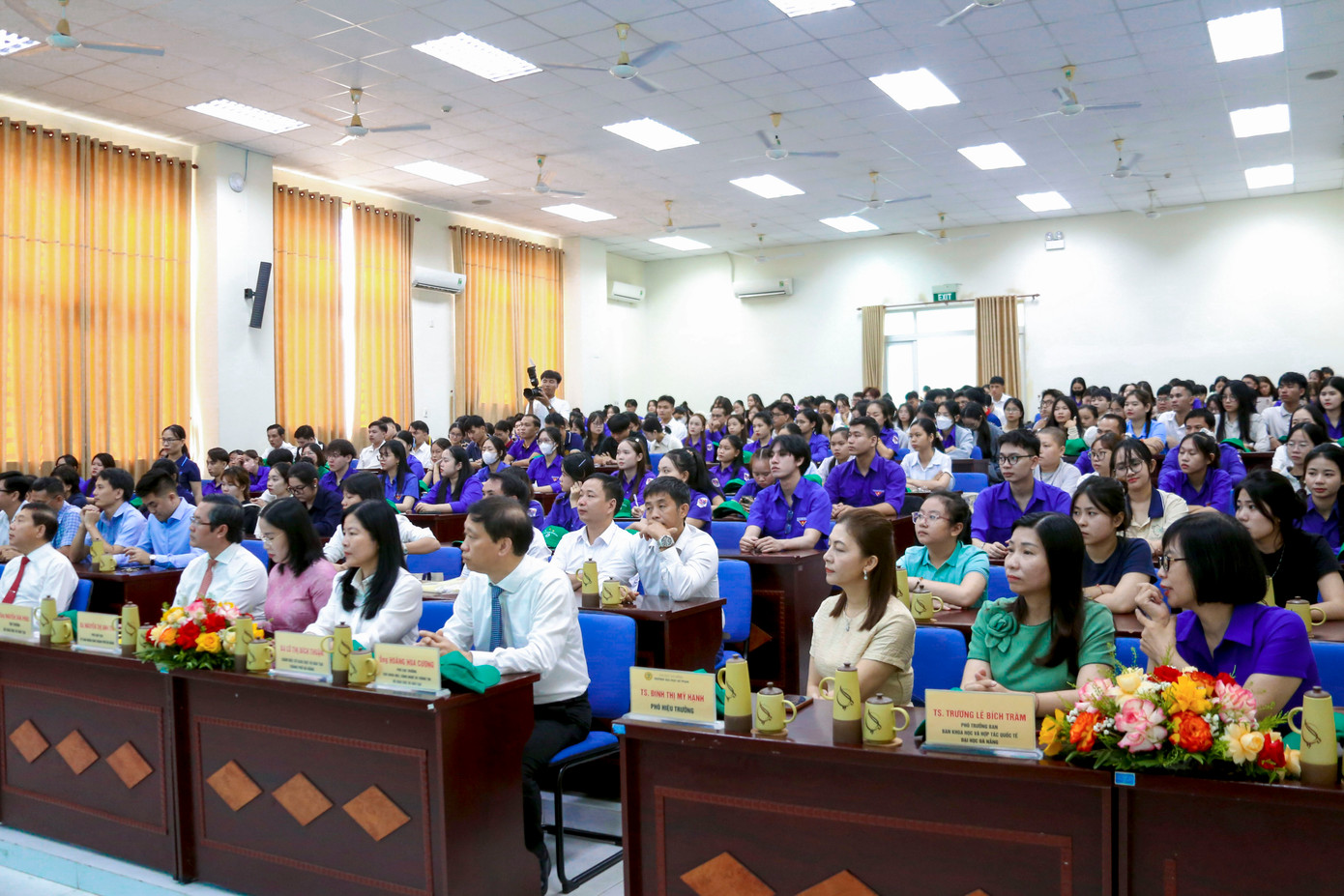 Lễ mít tinh hưởng ứng Ngày Môi trường Thế giới 2025 là dịp để ngành giáo dục khẳng định vai trò đồng hành cùng cộng đồng trong hành động vì môi trường bền vững, đồng thời lan tỏa thông điệp “Giảm thiểu - Tái sử dụng - Tái chế” đến từng hành vi hằng ngày của học sinh, sinh viên.