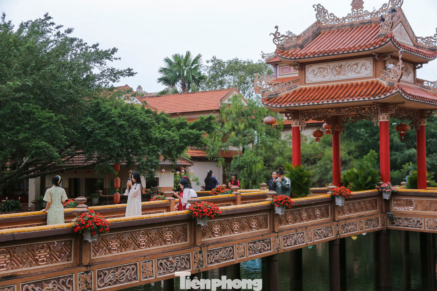 Kiến trúc độc đáo, cảnh vật thanh tịnh, chùa Nam Sơn là địa điểm yêu thích của nhiều bạn trẻ thích tham quan, chụp hình.