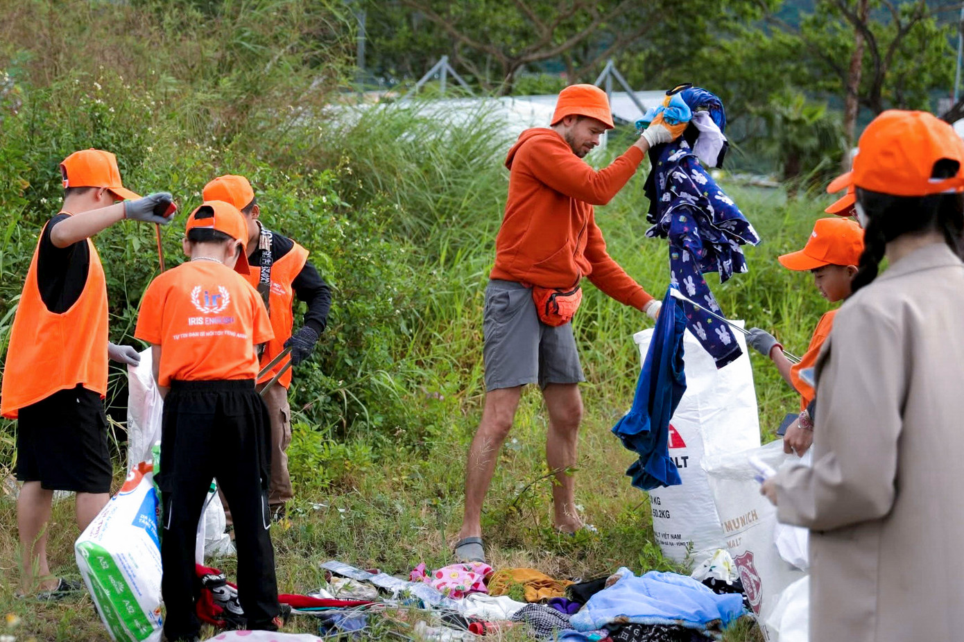 Dưới sự dẫn dắt của anh Sasha Shakhov, nhóm nhặt rác đã và đang lan tỏa tinh thần sống xanh đến cộng đồng. Khởi đầu chỉ với vài người bạn cùng chí hướng, đến nay, nhóm đã thu hút gần 2.000 thành viên trên Facebook, đặc biệt là các bạn trẻ Đà Nẵng.
