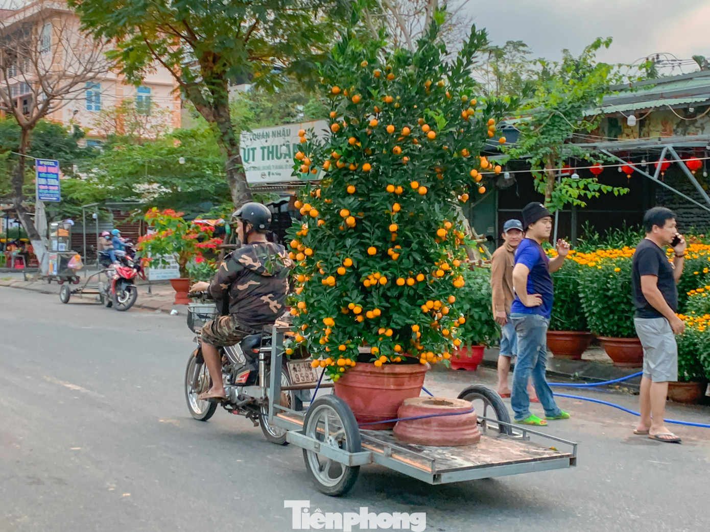 Tùy theo khoảng cách xa gần mà người chở thuê sẽ thương lượng và ra giá phù hợp với khách mua.