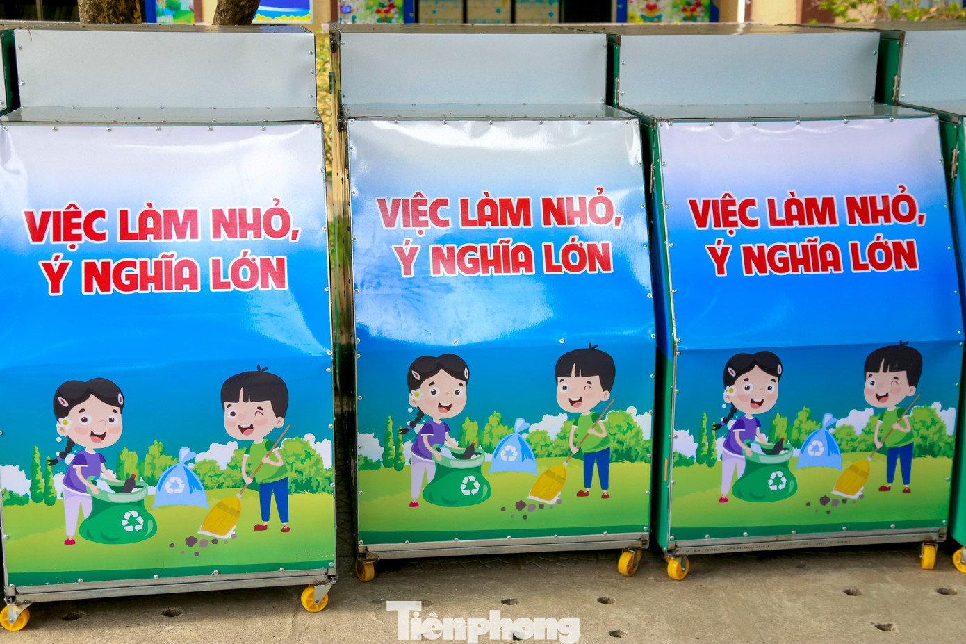 Chiếc xe kế hoạch nhỏ sẽ có 3 ngăn gồm kim loại, sản phẩm từ nhựa và giấy. Các em học sinh phân loại rác tài nguyên từ sinh hoạt trong gia đình, khu dân cư, nhà trường sau đó thu gom lại và đem đến bỏ vào.