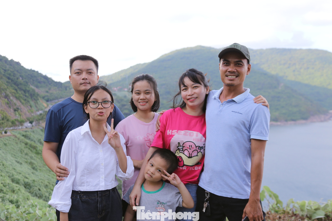 Trong khi đó, nhiều gia đình lựa chọn đi chơi, du lịch tại bán đảo Sơn Trà trong kỳ nghỉ lễ vì khí hậu mát mẻ và cảnh sắc tuyệt vời. Ảnh: Duy Quốc. Trong khi đó, nhiều gia đình lựa chọn đi chơi, du lịch tại bán đảo Sơn Trà trong kỳ nghỉ lễ vì khí hậu mát mẻ và cảnh sắc tuyệt vời. Ảnh: Duy Quốc.