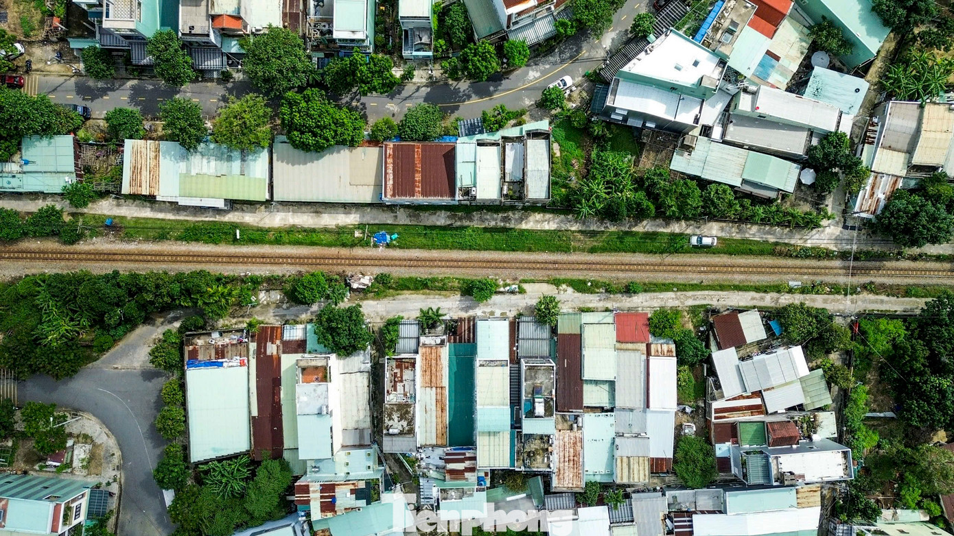 Tổng mức đầu tư dự án di dời ga Đà Nẵng giai đoạn 1 dự kiến 2.290 tỷ đồng, trong đó chi phí giải phóng mặt bằng 780 tỷ đồng, chi phí xây dựng và thiết bị khoảng 1.190 tỷ đồng, thực hiện từ năm 2024 đến năm 2030. Tổng mức đầu tư dự án di dời ga Đà Nẵng giai đoạn 1 dự kiến 2.290 tỷ đồng, trong đó chi phí giải phóng mặt bằng 780 tỷ đồng, chi phí xây dựng và thiết bị khoảng 1.190 tỷ đồng, thực hiện từ năm 2024 đến năm 2030.