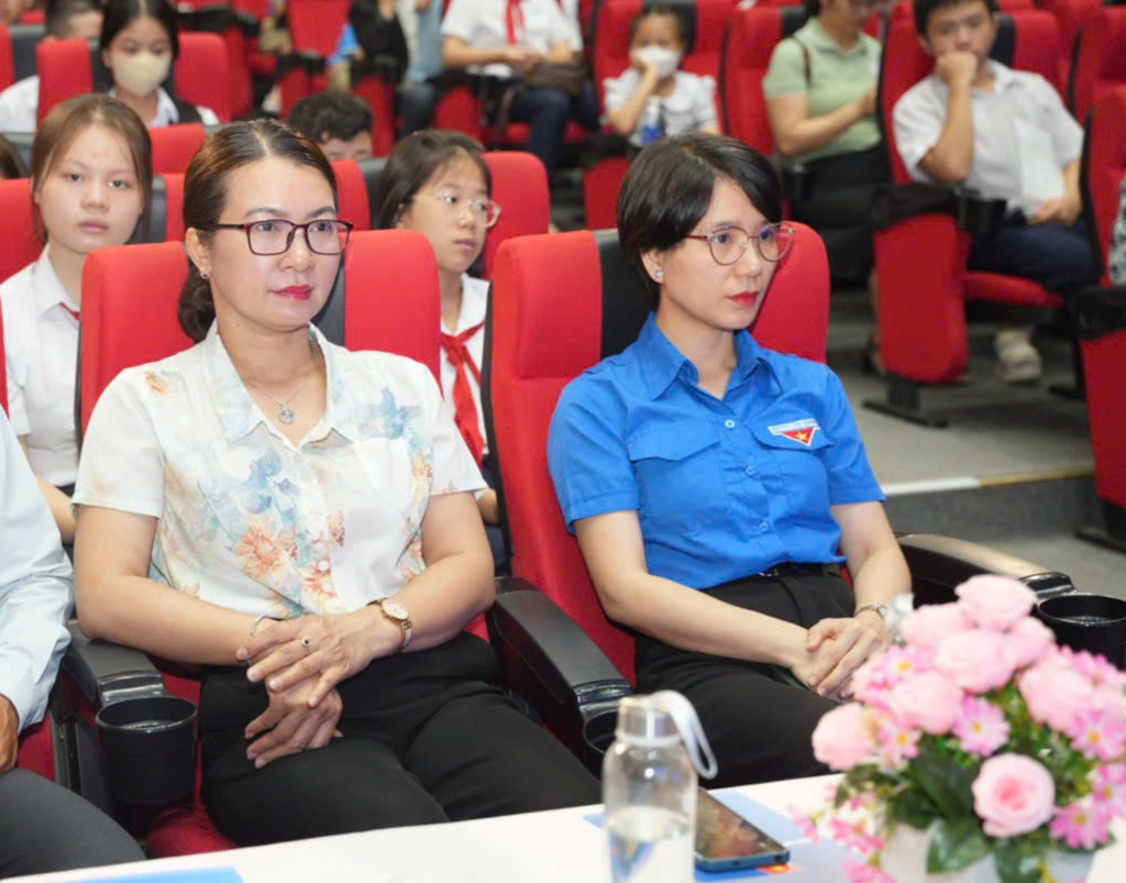 Chị Nguyễn Thị Anh Thảo - Phó Bí thư Thành Đoàn Đà Nẵng chia sẻ, chương trình nhằm thể hiện vai trò chung tay của Đoàn Thanh niên trong công tác chăm sóc, bảo vệ, giáo dục thiếu niên, nhi đồng, đặc biệt là các đối tượng yếu thế trong Tháng hành động vì trẻ em.