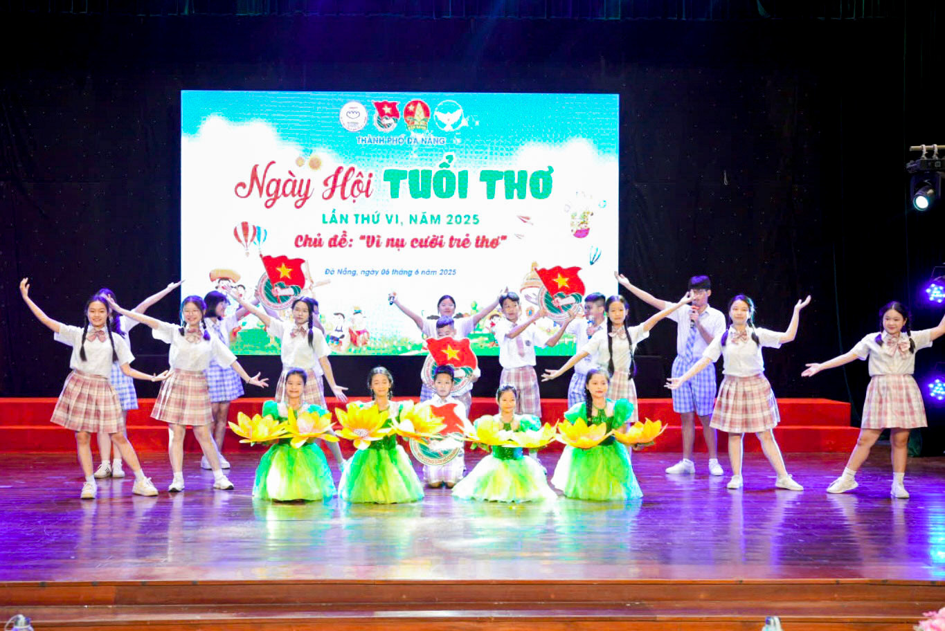 Ngày 6/6, Thành Đoàn Đà Nẵng tổ chức chương trình “Ngày hội tuổi thơ” lần thứ 6 với chủ đề “Vì hạnh phúc trẻ thơ”, thu hút sự tham gia của hơn 270 thiếu niên, nhi đồng trên toàn thành phố. Ảnh: DQ.