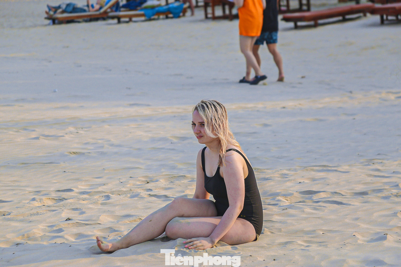 … và cùng nhau ngồi hóng mát, thả dáng, check in trên các bãi biển ở Đà Nẵng.