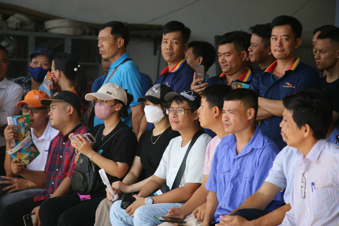 Tại đây, người dân được lực lượng chức năng hướng dẫn kỹ năng xử lý những tình huống cháy nổ và các kỹ năng thoát nạn khi xảy ra cháy tại nhà ở, chung cư, những nơi tập trung đông người.