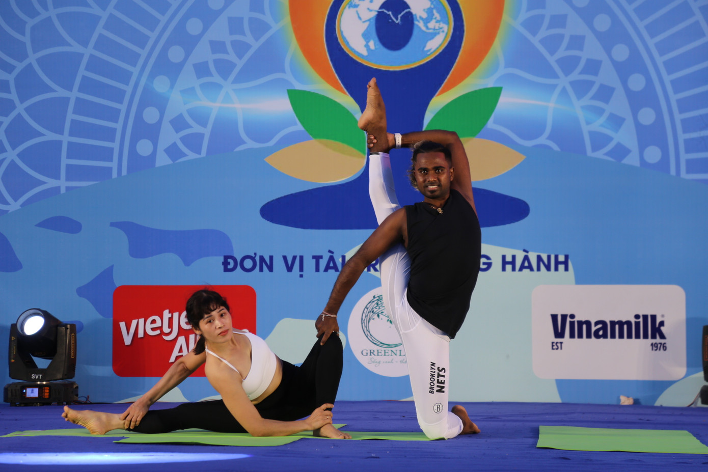 Màn trình diễn của các chuyên gia Yoga đến từ Ấn Độ.