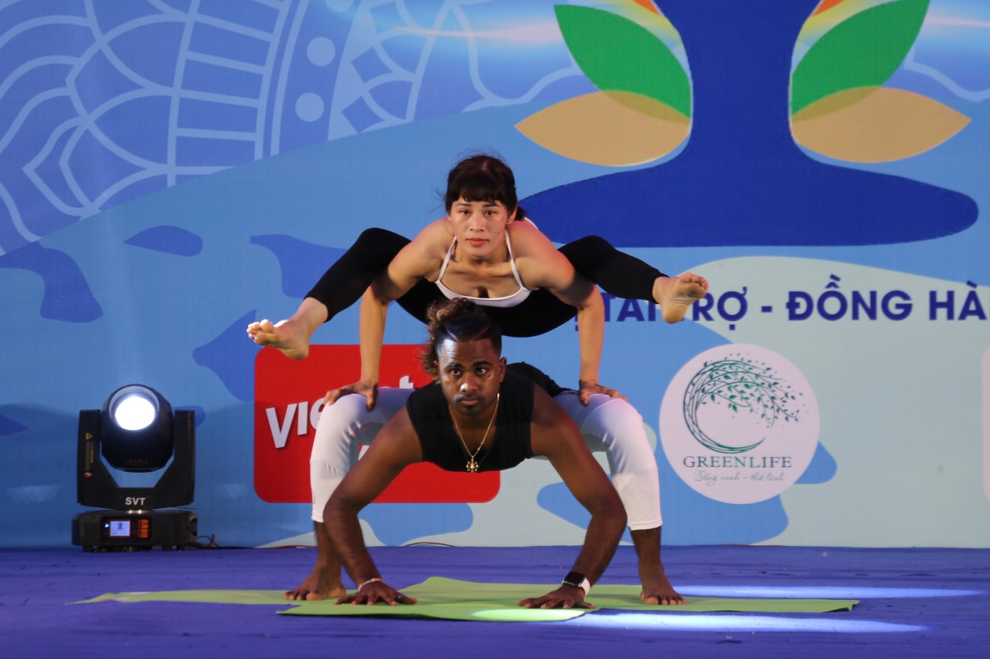 Màn trình diễn của các chuyên gia Yoga đến từ Ấn Độ.