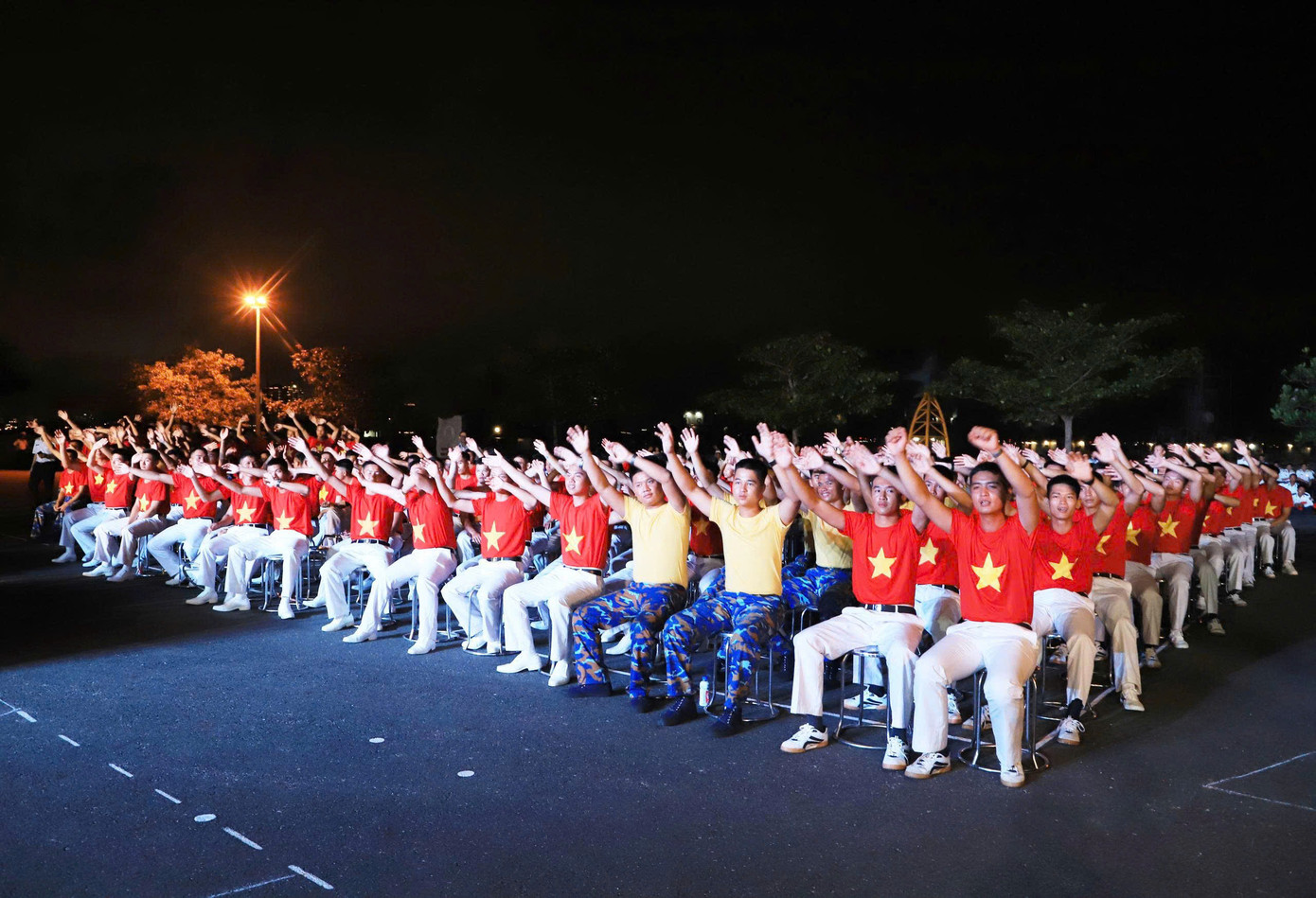 Chương trình diễn ra sôi nổi với nhiều tiết mục ý nghĩa, đặc sắc.