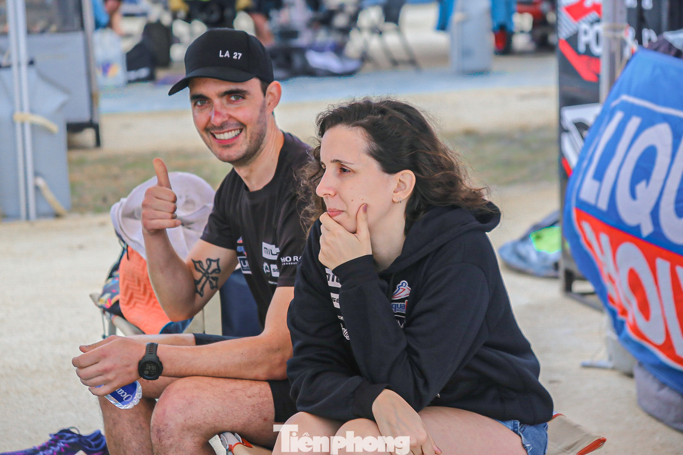 Trước khi thi đấu, các cô gái trao đổi, bàn chiến thuật với các thành viên trong đội của mình để có kết quả tốt nhất.