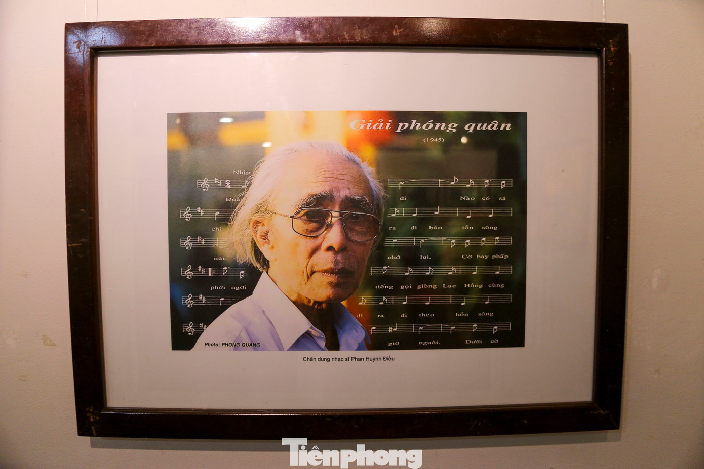 Phần lớn ca khúc của Phan Huỳnh Điểu thuộc về dòng nhạc đỏ, nhưng ông cũng có nhiều ca khúc trữ tình đặc sắc. Bên cạnh đó nhạc sĩ còn sáng tác nhiều ca khúc cho thiếu nhi.