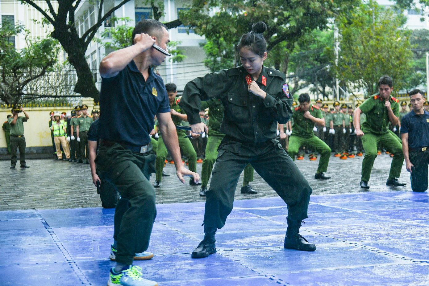 Công an Đà Nẵng đề ra mục tiêu hoàn thành 17 nhiệm vụ trọng tâm, 52 chỉ tiêu công tác trên các lĩnh vực, nhất là các chỉ tiêu giảm tội phạm về trật tự xã hội so với cùng kỳ năm 2024. Công an Đà Nẵng đề ra mục tiêu hoàn thành 17 nhiệm vụ trọng tâm, 52 chỉ tiêu công tác trên các lĩnh vực, nhất là các chỉ tiêu giảm tội phạm về trật tự xã hội so với cùng kỳ năm 2024.