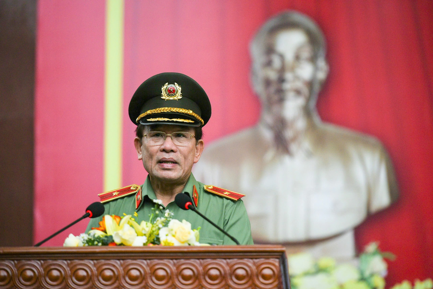 Thiếu tướng Vũ Xuân Viên, Giám đốc Công an TP. Đà Nẵng, cho biết trong đợt cao điểm lần này, lực lượng công an quyết tâm không để tội phạm hoạt động phức tạp, gây bức xúc dư luận, tạo thành điểm nóng, đồng thời đa dạng phương thức tuyên truyền để người dân cảnh giác các thủ đoạn phạm tội, nhất là lừa đảo qua mạng. Thiếu tướng Vũ Xuân Viên, Giám đốc Công an TP. Đà Nẵng, cho biết trong đợt cao điểm lần này, lực lượng công an quyết tâm không để tội phạm hoạt động phức tạp, gây bức xúc dư luận, tạo thành điểm nóng, đồng thời đa dạng phương thức tuyên truyền để người dân cảnh giác các thủ đoạn phạm tội, nhất là lừa đảo qua mạng.