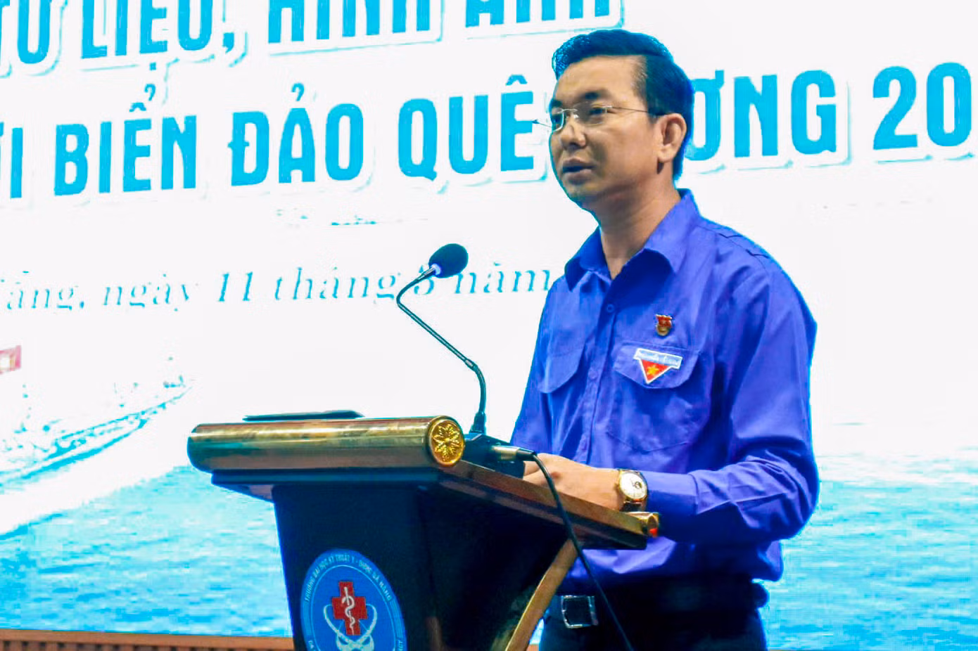 Triển lãm còn có các hoạt động giao lưu, tọa đàm, chia sẻ kinh nghiệm về bảo vệ chủ quyền biển đảo, cũng như những đóng góp của tuổi trẻ trong công cuộc bảo vệ biên cương Tổ quốc. Anh Nguyễn Bá Duân - Phó Bí thư Thành Đoàn Đà Nẵng cho biết: Biển đảo Việt Nam là một phần lãnh thổ thiêng liêng không thể tách rời của Tổ quốc. Chính vì vậy, bảo vệ vững chắc chủ quyền Tổ quốc nói chung và chủ quyền biển, đảo Việt Nam nói riêng là trách nhiệm thiêng liêng của mỗi người dân, nhất là thế hệ trẻ.