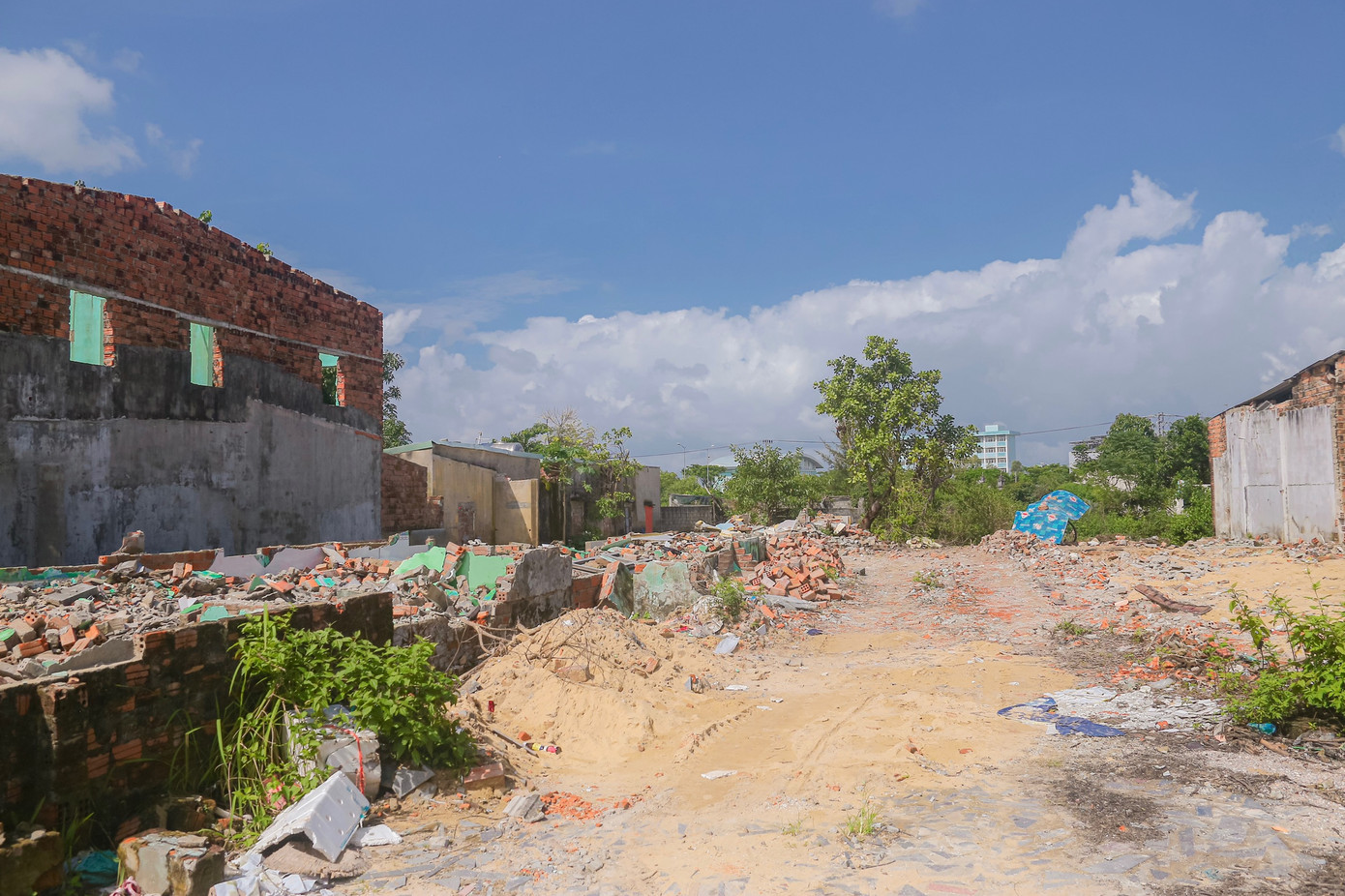Đối với diện tích đất chưa GPMB thuộc địa bàn tỉnh Quảng Nam (170,77ha/193,9ha), trong giai đoạn 2021-2025 sẽ tiến hành giải phóng mặt bằng với tổng vốn thực hiện khoảng hơn 4.160 tỷ đồng.