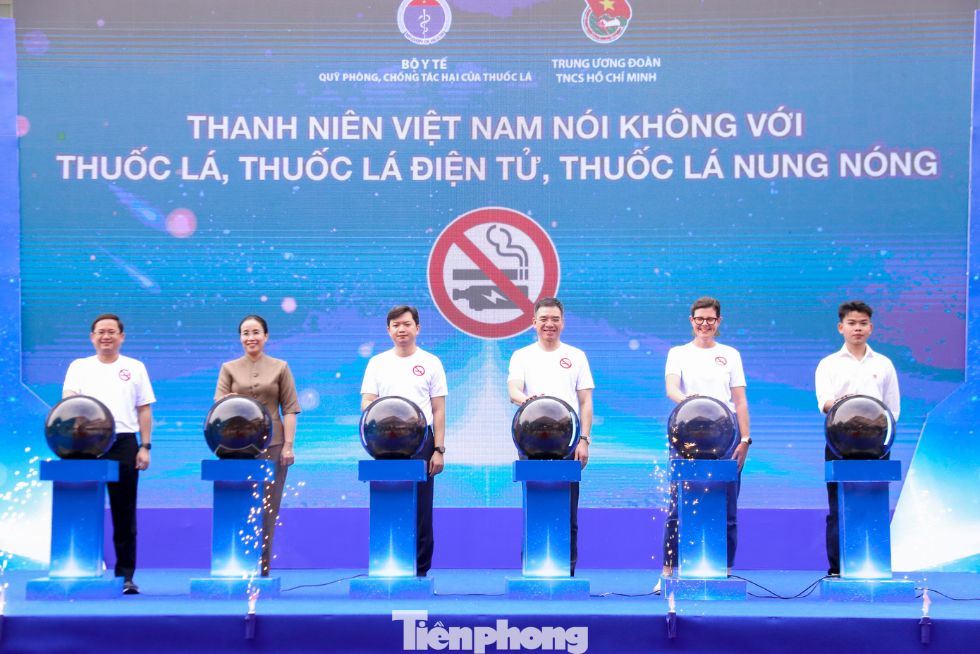 "Lễ mít tinh ngày hôm nay muốn hướng đến cộng đồng, nhất là các bạn trẻ hãy trở thành những tấm gương sáng, nói không với khói thuốc trong mọi hoàn cảnh. Hãy chủ động tuyên truyền, vận động bạn bè, gia đình và cộng đồng từ bỏ thuốc lá, thuốc lá điện tử, thuốc lá nung nóng. Tích cực tham gia các hoạt động thể thao, rèn luyện thể chất, xây dựng lối sống lành mạnh", Bí thư Trung ương Đoàn nhấn mạnh.