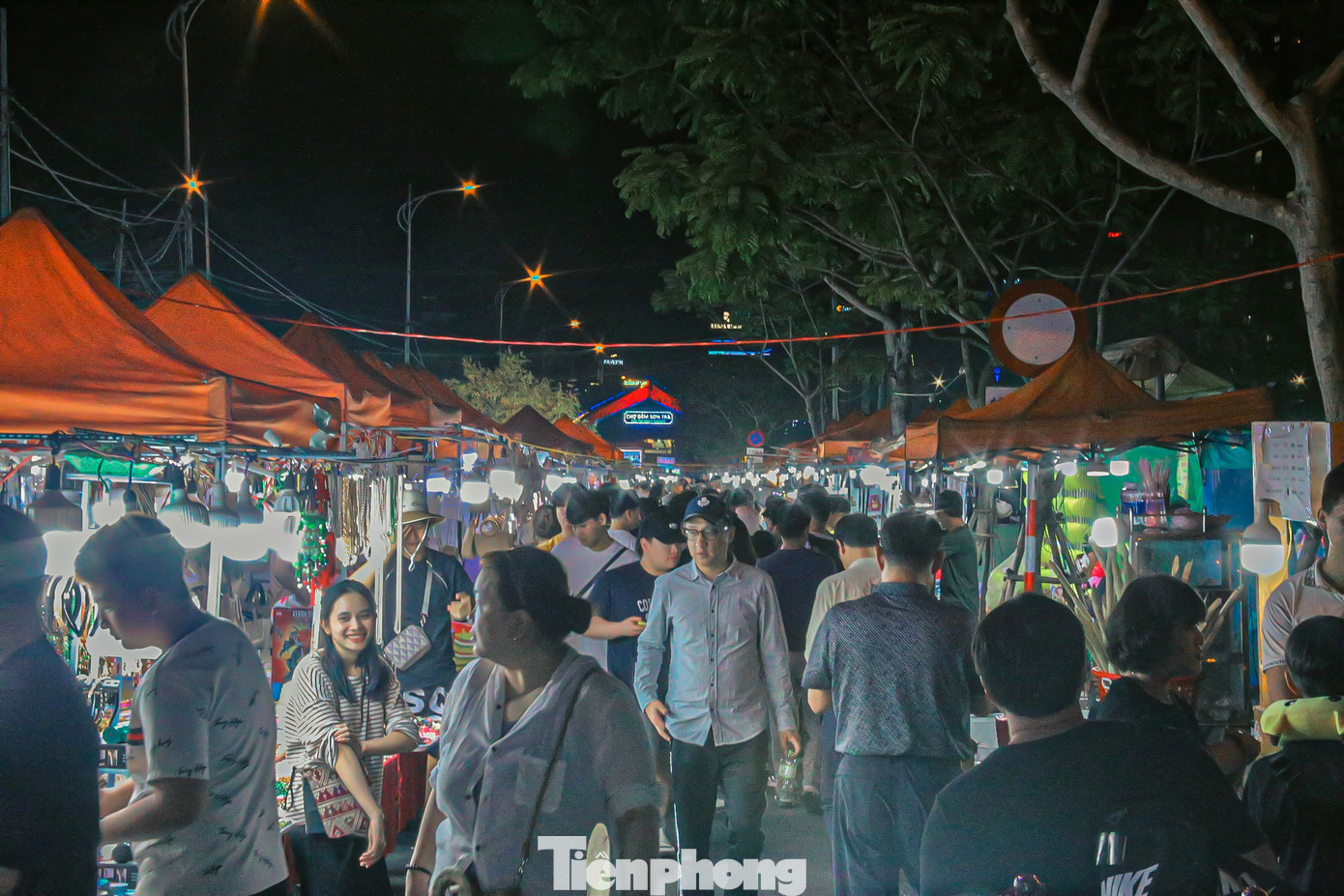 Theo Sở du lịch Đà Nẵng, dịp Tết Nguyên đán Giáp thìn 2024 năm nay, thành phố đón gần 402.000 lượt khách tham quan, du lịch, tăng 37% so với cùng kỳ năm ngoái. Trong đó, khách quốc tế ước đạt gần 177.000 lượt, tổng thu du lịch dịp Tết đạt khoảng 1.580 tỷ đồng.