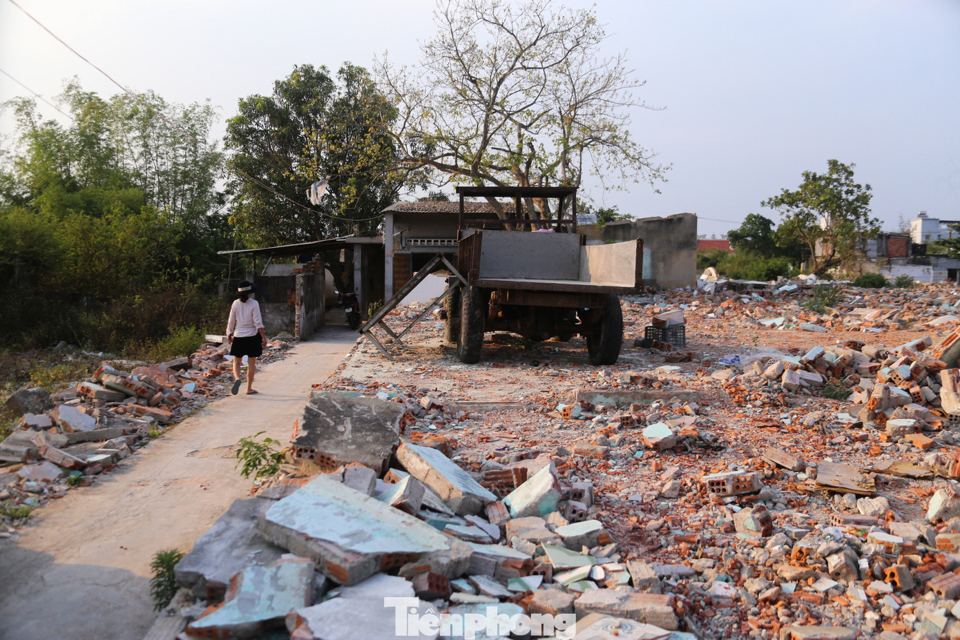 Ông Ngô Thanh Trà, Chủ tịch UBND phường Hòa Quý cho biết, thời gian qua, phường đã chia các tổ đến từng nhà hộ dân để vận động, tuyên truyền sớm bàn giao mặt bằng cho địa phương để đẩy nhanh thực hiện dự án. Địa phương cũng đã ghi nhận ý kiến của các hộ dân đang còn vướng mắc để có hướng xử lý.
