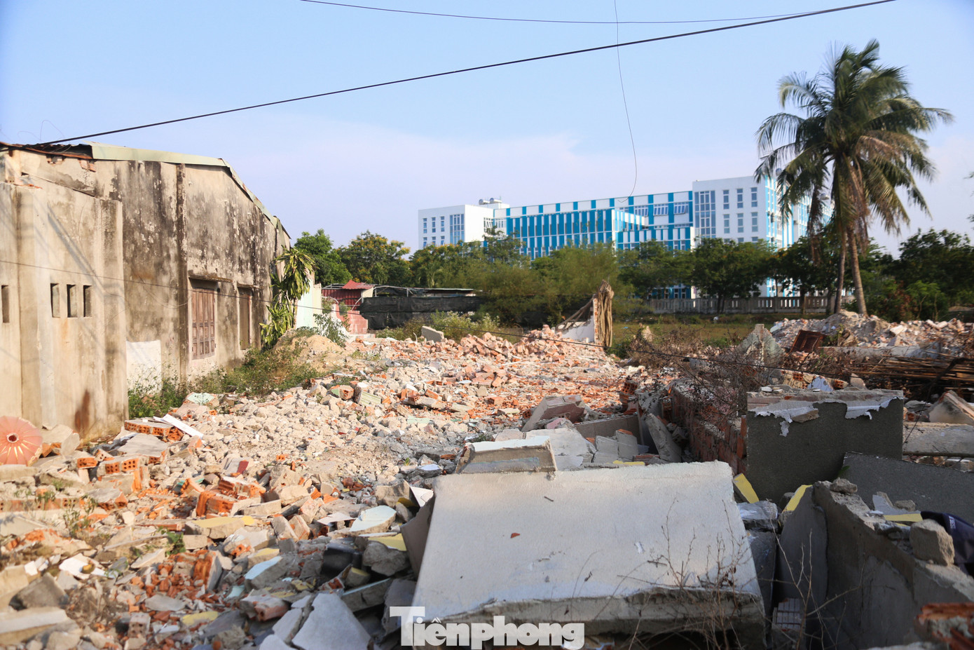 Theo ông Trà, đến nay chỉ còn 3 trường hợp chưa thống nhất, bàn giao mặt bằng. "Chúng tôi cam kết trước 30/4 đảm bảo tất cả sẽ bàn giao mặt bằng sạch để tái khởi động dự án Làng ĐH Đà Nẵng", ông Trà thông tin.