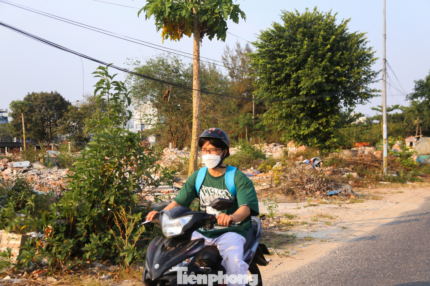 Trước đó, UBND quận Ngũ Hành Sơn (TP. Đà Nẵng) đã vận động được 14 hộ dân trong vùng dự án bàn giao mặt bằng để hưởng các quyền lợi và sớm khởi động lại dự án “treo” 27 năm qua.