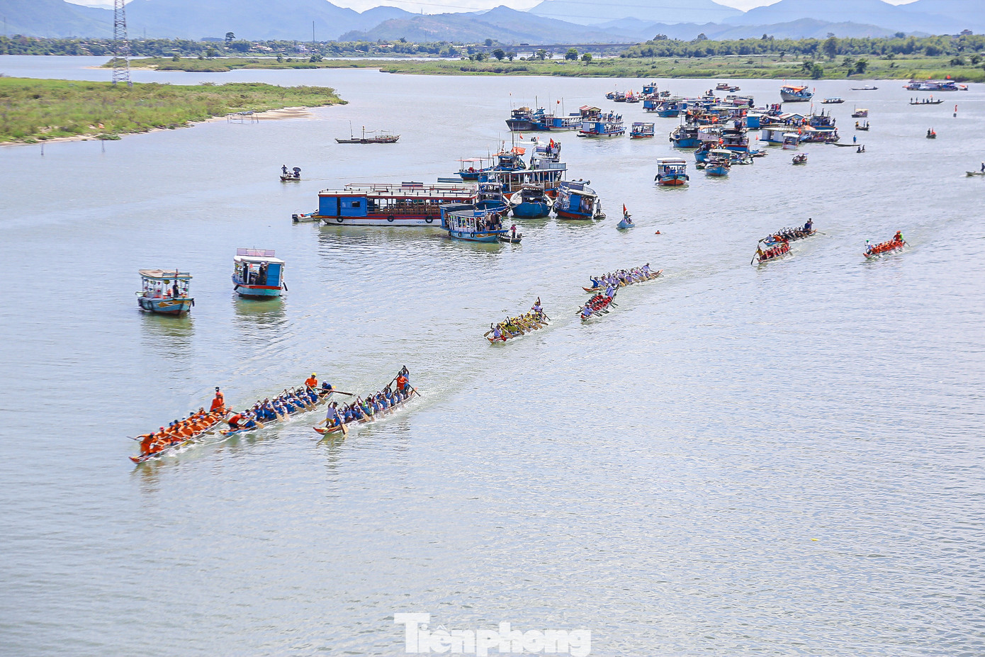 Sau 5 vòng đua đầy kịch tính, đội thuyền Cẩm Thanh - Hội An giành giải nhất, đội Trung Lương - Hòa Xuân giành giải nhì và Minh An - Hội An giải 3 chung cuộc.