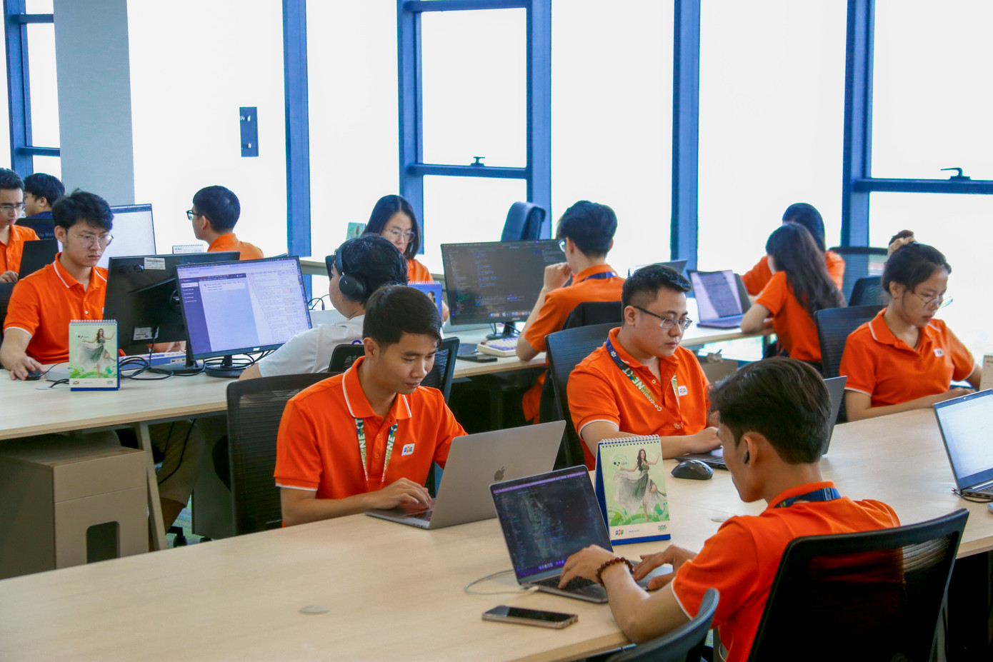 Mục tiêu của Trung tâm sẽ quy tụ 500 chuyên gia công nghệ làm việc trong năm nay. Mục tiêu của Trung tâm sẽ quy tụ 500 chuyên gia công nghệ làm việc trong năm nay.