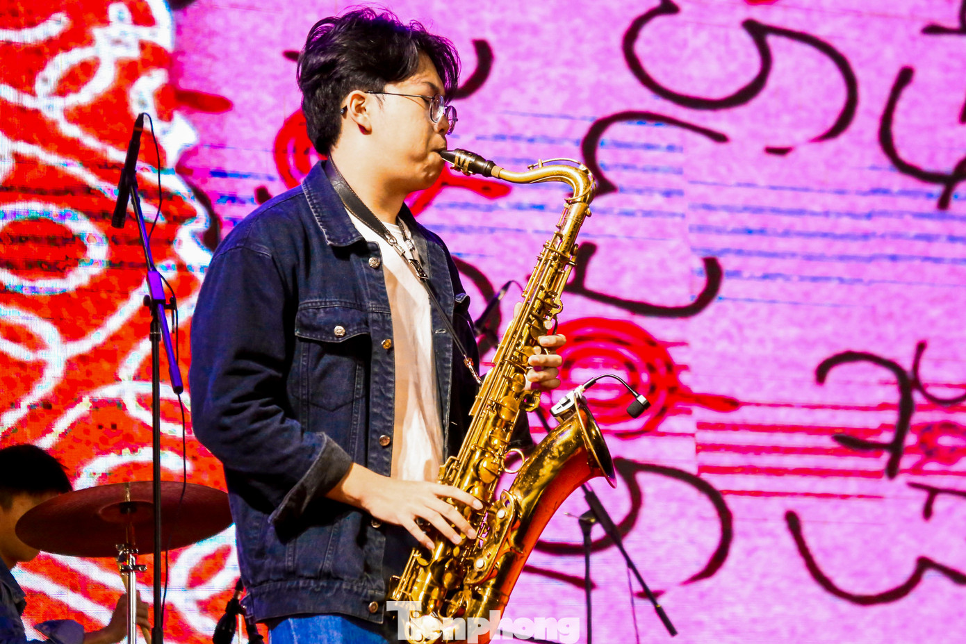 "Chúng tôi hy vọng cuộc thi lần này sẽ khơi dậy niềm yêu thích âm nhạc trong các em, giúp các em rèn luyện bản lĩnh sân khấu và có thêm những kỷ niệm đáng nhớ trong quãng đời học sinh, giúp các em trải nghiệm, học hỏi và trưởng thành", anh Hùng nói.