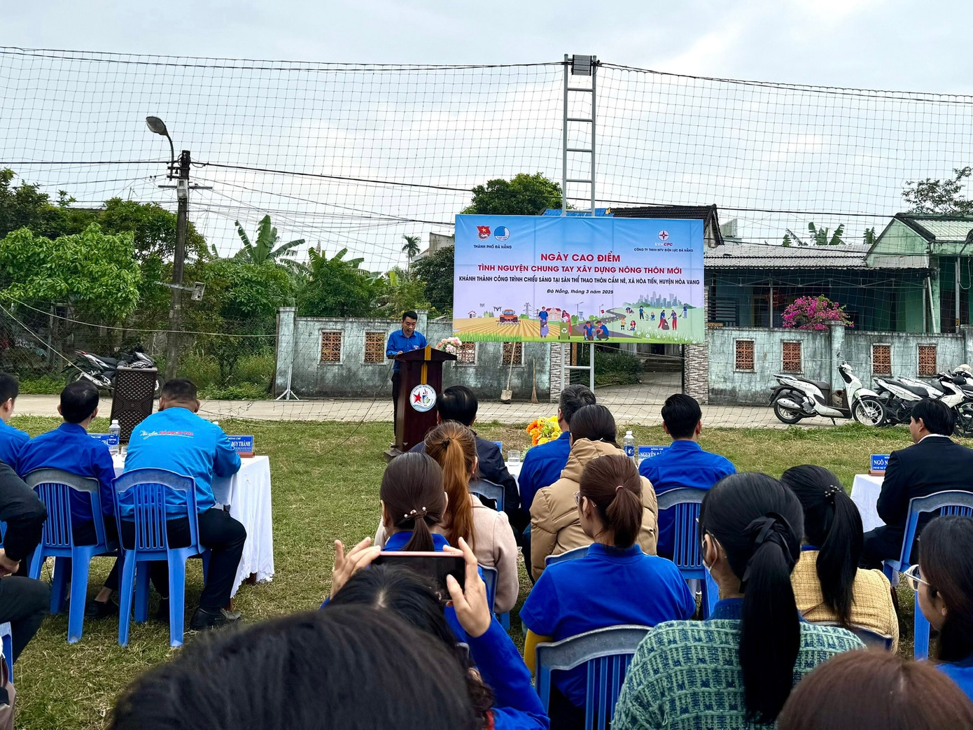 Thành Đoàn Đà Nẵng tổ chức ngày cao điểm tình nguyện chung tay xây dựng nông thôn mới.