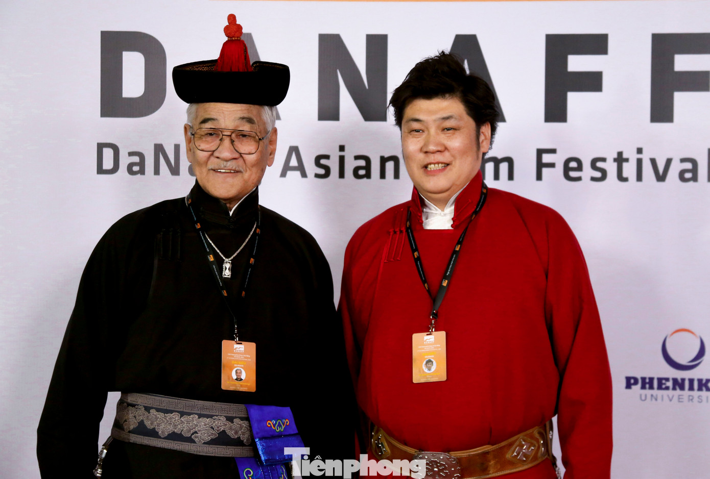 Đoàn làm phim The Farther.