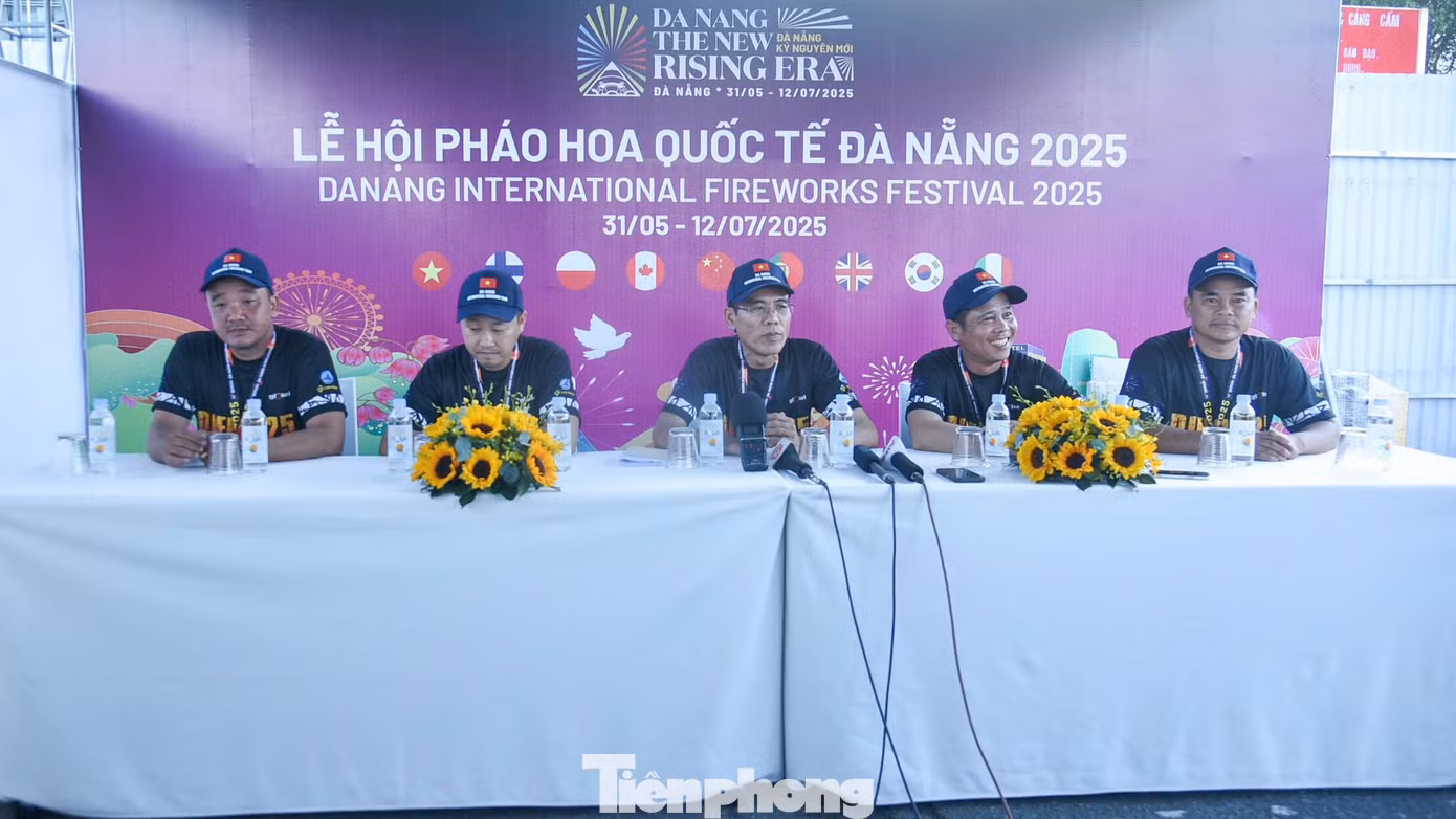 Ông Nghĩa Hoàng - Đội trưởng Đội pháo hoa quốc tế Đà Nẵng - chia sẻ: "Thông qua những giai điệu âm nhạc và sắc màu rực rỡ của pháo hoa, chúng tôi mong muốn giới thiệu tới bạn bè quốc tế một nền văn hóa tiên tiến, đậm đà bản sắc Việt Nam, biểu tượng của tinh thần đổi mới, hội nhập, của thành phố lễ hội, hòa bình, sáng tạo và kết nối trên bản đồ du lịch quốc tế".