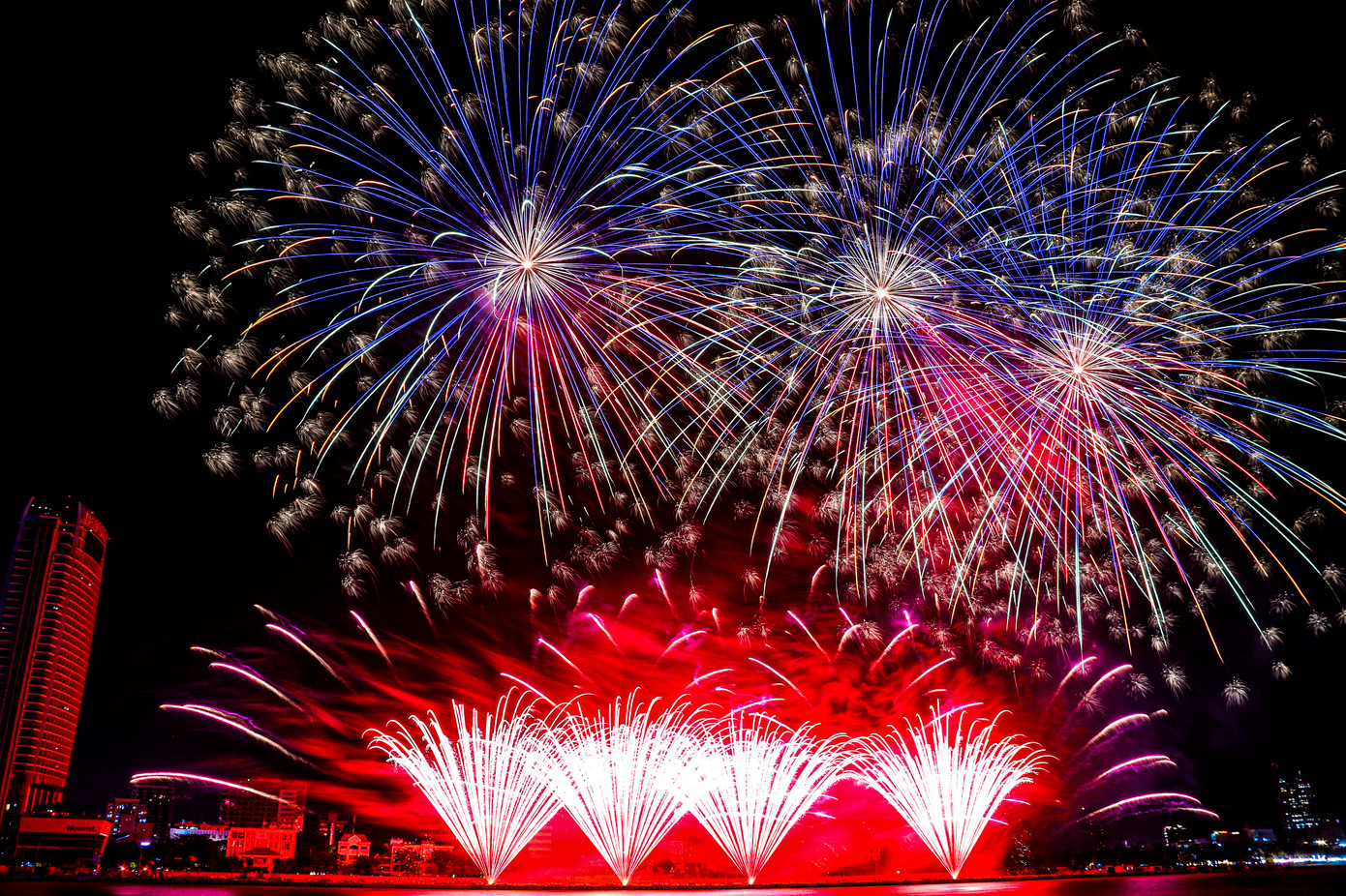 Đội Bồ Đào Nha với màn trình diễn mở màn cho đêm thi với khí thế bùng nổ.