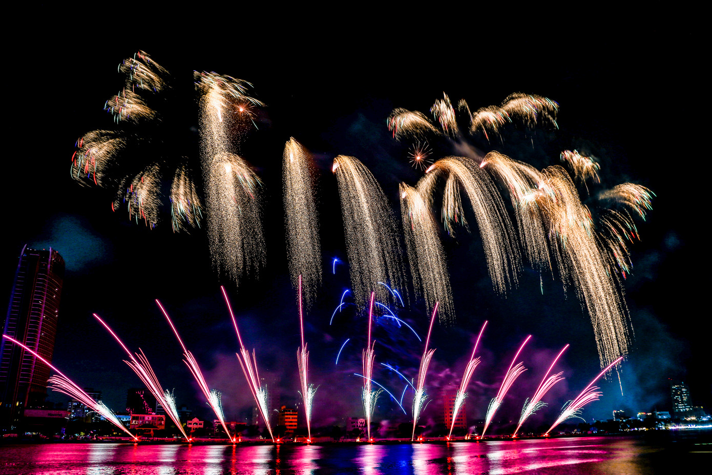 Phần kết đội Anh đưa khán giả trở về với những tuyệt phẩm vượt thời gian.