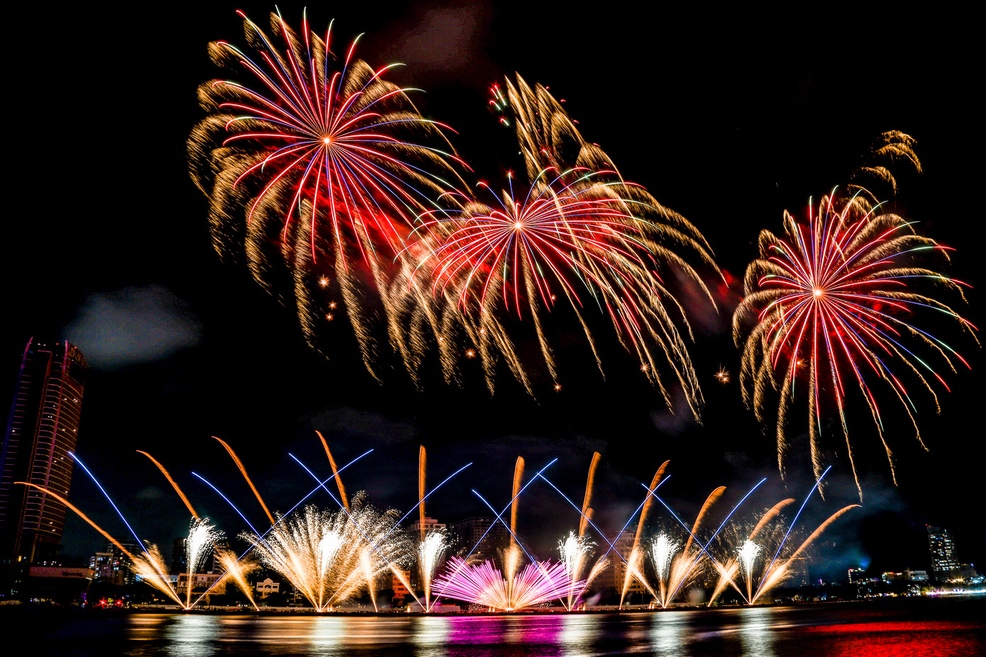 Phần kết đội Anh đưa khán giả trở về với những tuyệt phẩm vượt thời gian.