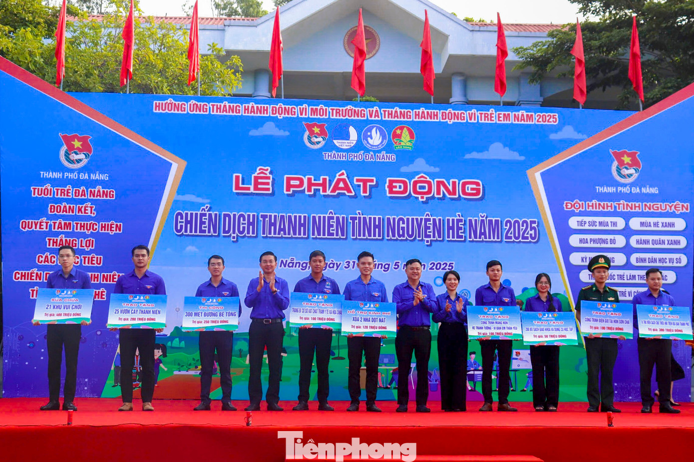 Tại lễ phát động, Thành Đoàn trao tặng các công trình gồm sửa chữa 21 khu vui chơi, tặng 25 vườn cây thanh niên, xóa 2 nhà dột nát, trao tặng trang bị cơ sở vật chất Trạm y tế xã Hòa Châu, tặng 10 thư viện sách cho thiếu nhi, tặng công trình điện gió tại hòn Sơn Chà… Tổng giá trị các công trình hơn 1,6 tỷ đồng.